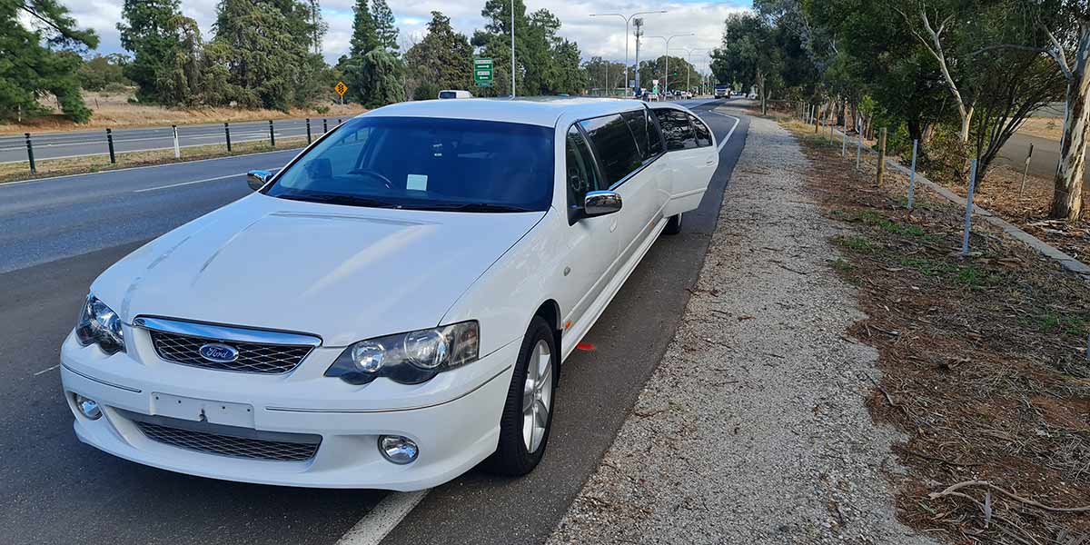 stretch limo hire byron bay